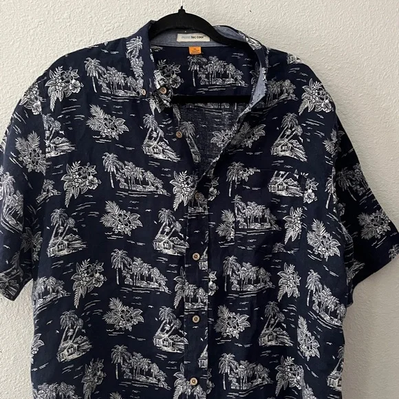 Tailor Men’s Vintage Navy & White IPrint Short-Sleeve Button Shirt
100% Linen
XL - Picture 3 of 8